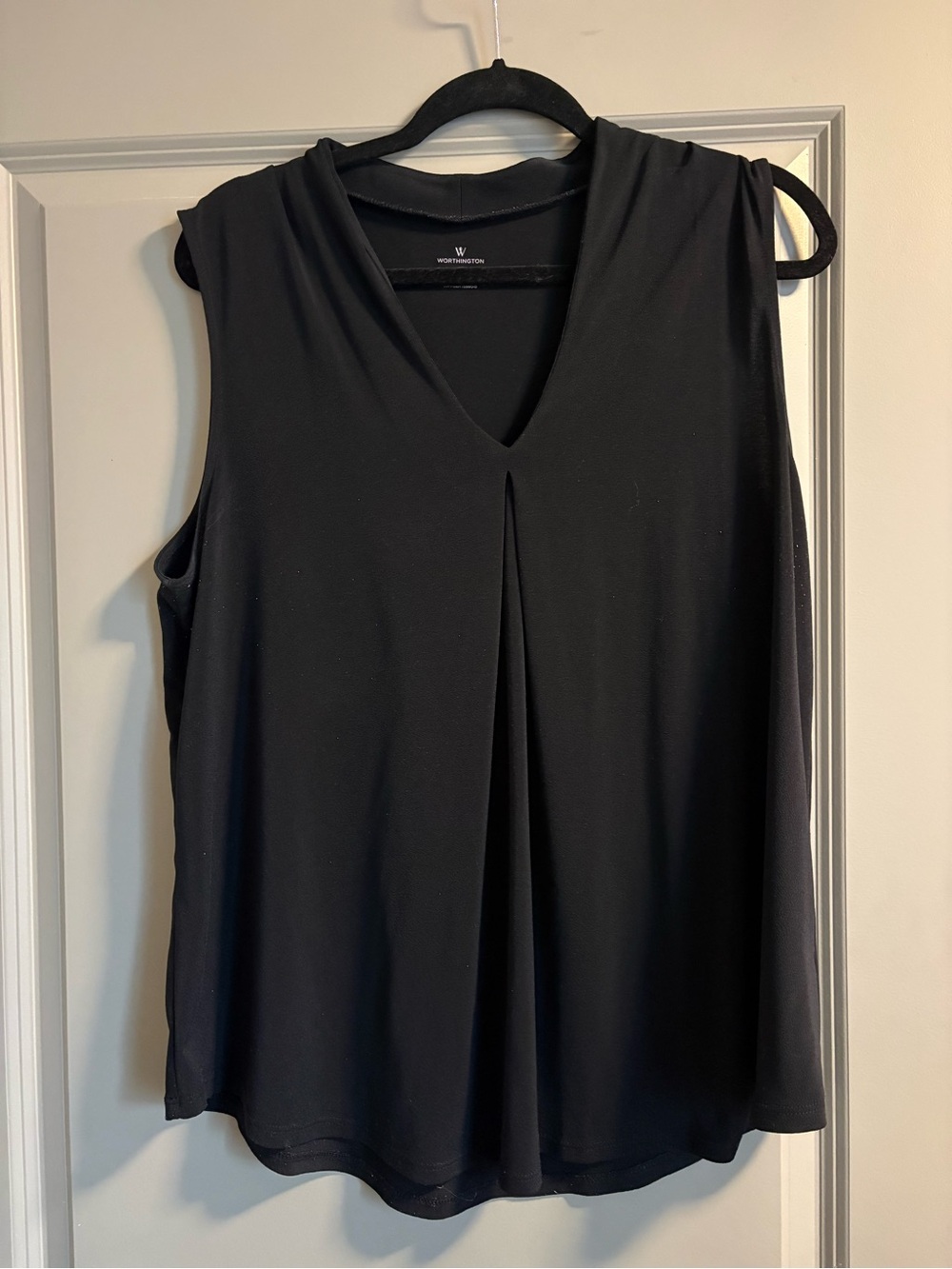 Worthington Black Sleeveless V-Neck Pleat Front Camisole
